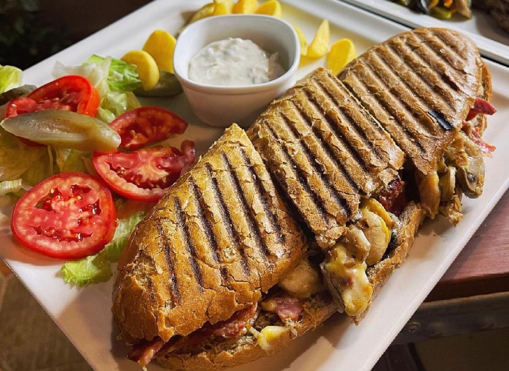 پنینی سوسیس و قارچ