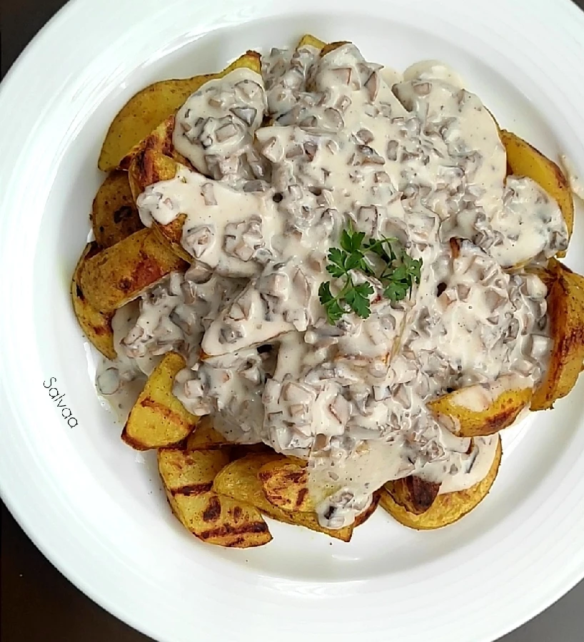 سیب زمینی با سس قارچ