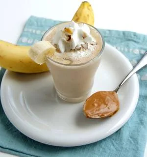 شیک بادام زمینی موز